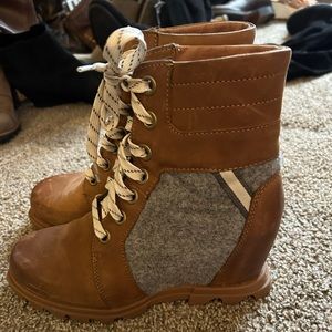 WOMEN'S JOAN OF ARCTIC™ WEDGE III LEXIE BOOTIE